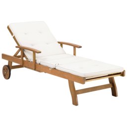Gartenliege Hellbraun Akazienholz mit Auflage Cremeweiß rollbar verstellbar ausziehbarer Tisch Rustikal Landhaus Stil Outdoor