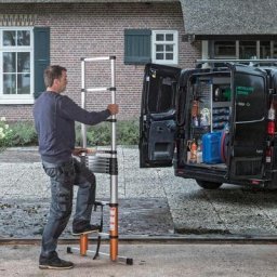 Teleskopleiter Giraffe Air 3,81 m mit Stand- & Quertraverse