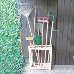Geräteständer aus Holz