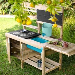 Kinderspielküche aus Holz mit Zubehör