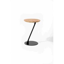 andas Couchtisch Kurikka, Tischplatte aus massiver Eiche, Gestell aus Metall