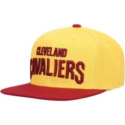 Mitchell & Ness Gold Cleveland Cavaliers Core Basic Snapback-Hut für Herren