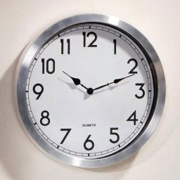 Wanduhr Silberrand Ø 40 cm, moderne Analoguhr in silber und weiß, Küchenuhr analog mit Zahlen,