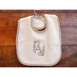 Babero bebé letra A