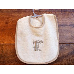 Babero bebé letra F