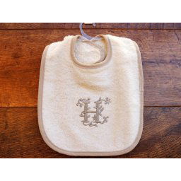 Babero bebé letra H