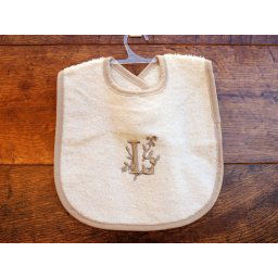 Babero bebé letra L