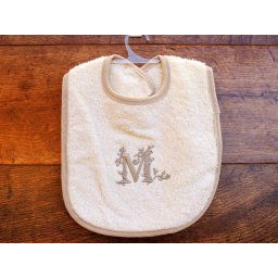 Babero bebé letra M