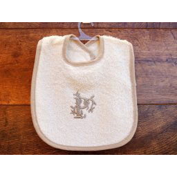 Babero bebé letra P