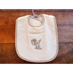 Babero bebé letra V