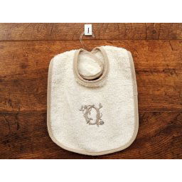 Babero bebé letra O