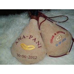 BOTA DE VINO BORDADA PERSONALIZADA ALIANZAS-NOMBRES