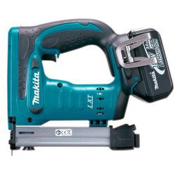DST221RMJ Grapadora Makita a batería 18V Litio 4Ah MakPac