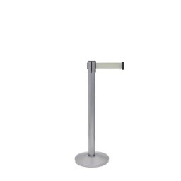 Poste separador gris con cinta extensible