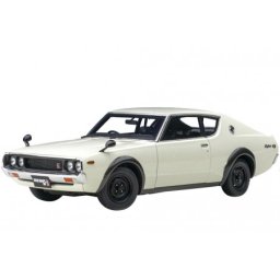 NISSAN Skyline 2000 GT-R (KPGC110) 1973 White - AutoArt Escala 1:18 (77472)