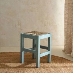 Taburete bajo de cocina de madera Ronda. Verde Agua