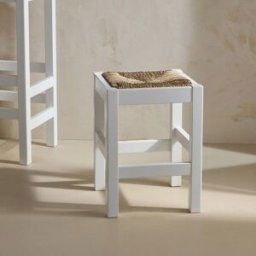 Taburete bajo de cocina de madera Ronda. Blanco
