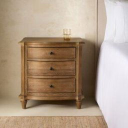 El Corte Inglés Mesita de noche de madera de roble con 3 cajones Provenza. Roble envejecido