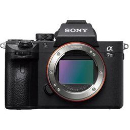 Sony Alpha 7 III cámara Evil Full Frame de objetivos intercambiables cuerpo con sensor CMOS Exmor R con fotograma completo de 35mm (ILCE7M3B.CEC). Negro