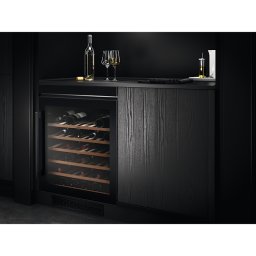 AEG KITCHEN Vinoteca empotrable . AWS4052B5B. Negro. 52 botellas.