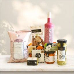 Cestas Club del Gourmet Cesta con vermut, bloc de foie gras de oca y aperitivos.