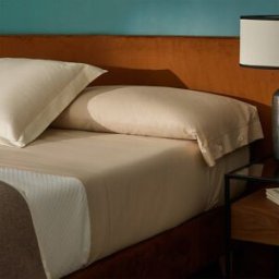 Bassols Sábana encimera algodón egipcio 200 hilos Tacto . (Cama 90 cm) Beige