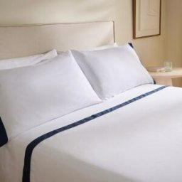 El Corte Inglés Sábana encimera algodón satén Avenue. (Cama 135 cm) Azul marino