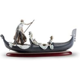 Lladró Figura Decorativa novios En la góndola. Serie numerada . Blanco