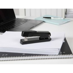 Grapadora rexel meteor metalica capacidad de grapado 20 hojas usa grapas 24/6 y 26/6 color negro