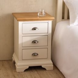 El Corte Inglés Mesita de noche de madera de roble con 3 cajones Hampstead . Blanco roto/Roble
