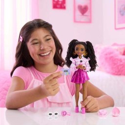 Muñeca Barbie Dream Besties Brooklyn con 7 Accesorios de Baile