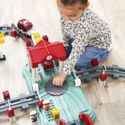 Ecoiffier Baril Circuit Train 140 Piezas Para Construir Estación Y Vías, Con Tapa-bandeja De Juego Y Accesorios Ferroviarios, Plástico Multicolor, Desde 18 Meses
