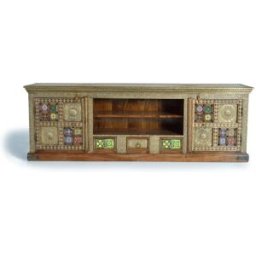 GINER Y COLOMER Mueble televisor hecho a mano con detalles de azulejos