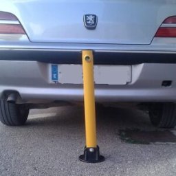 Divetis Poste Abatible Guardaplaza Amarillo Con Cerradura 610 Mm