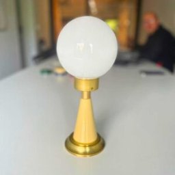 Lampara de mesa pie Cono Beige Blanco - opal brillo