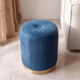 Maisons du Monde Puf baúl de terciopelo de pana azul marino y acero dorado