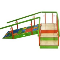 Escalera infantil con rampa: Tres escalones con pasamanos regulable