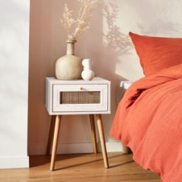 sweeek Mesita de noche escandinava efecto madera y caña con 1 cajón, blanco