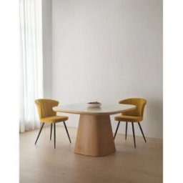 Mesa comedor chapada en madera de roble con sobre cerámico travertino