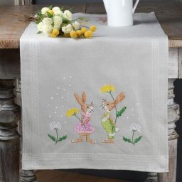 Chemin de table à broder ""lapins et pissenlits