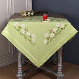 Nappe à broder ""champ de fleurs et coccinelles