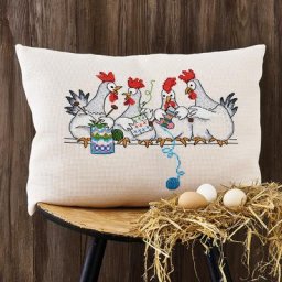Housse de coussin à broder « poules tricoteuses »