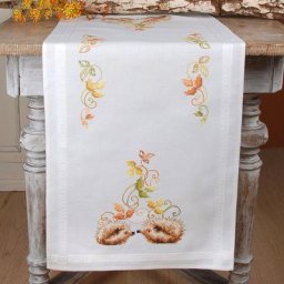 Chemin de table à broder ""hérissons et feuilles