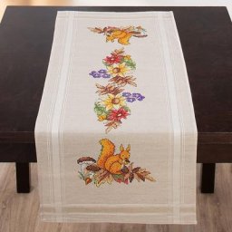 Chemin de table à broder ""écureuil d'automne