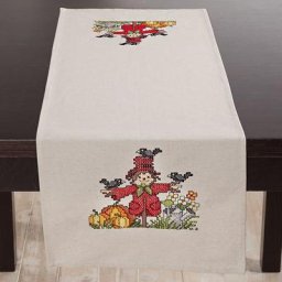 Chemin de table à broder ""épouvantail