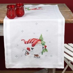 Chemin de table à broder ""lutins en patins