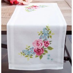Chemin de table à broder ""roses