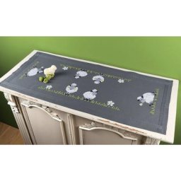 Chemin de table à broder ""moutons