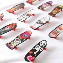 Autocollants de skateboard en plastique accessoires de beurre objets miniatures maison de courses