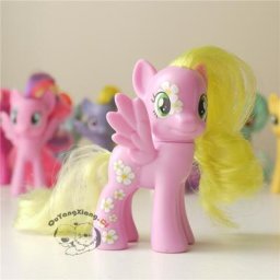 P8-108 Figurines 8cm Petit Cheval Mignon Modèle Beurre Cheveux Jaunes Pegasus Anime Jouets pour